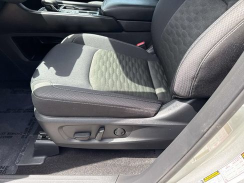 Used 2025 Nissan Pathfinder SV FWD image 17