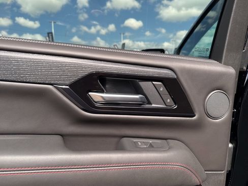 Used 2025 GMC Yukon AT4 Ultimate w/ LPO, Illumination Package image 35