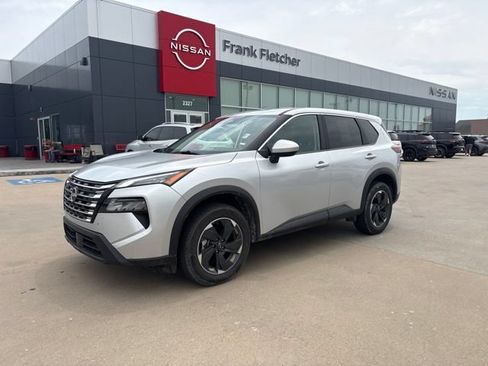 Used 2025 Nissan Rogue SV AWD/4WD image 1
