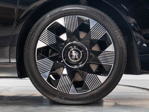 Used 2024 Rolls-Royce Phantom Sedan w/ The Phantom Package RWD image 25