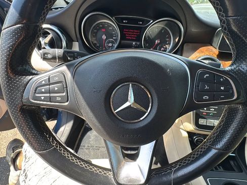 Used 2019 Mercedes-Benz GLA 250 4MATIC w/ Premium Package image 30
