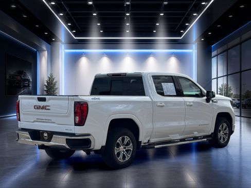 Used 2025 GMC Sierra 1500 SLE w/ Preferred Package AWD/4WD image 4