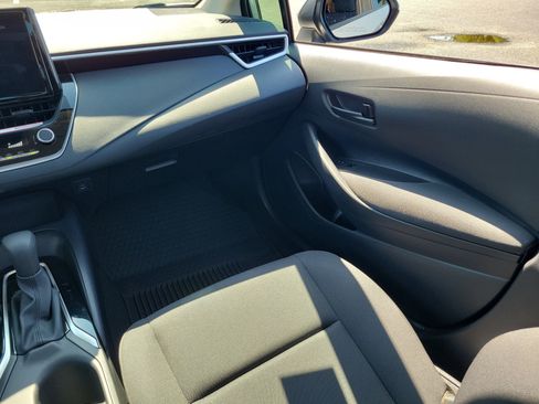 Certified 2025 Toyota Corolla LE FWD image 17