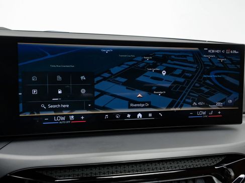 Used 2025 BMW 230i Coupe w/ Premium Package RWD image 23