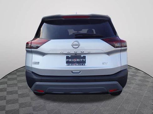 Used 2023 Nissan Rogue SV image 3