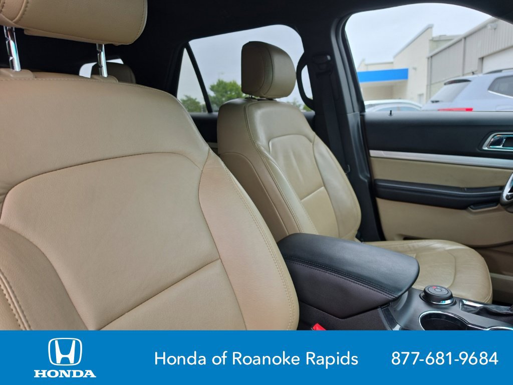 Used 2017 Ford Explorer XLT w/ Equipment Group 202A AWD/4WD image 16