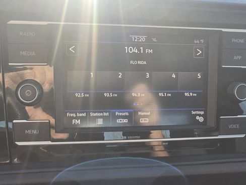 Used 2020 Volkswagen Jetta SE image 23