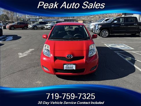 Used 2010 Toyota Yaris 4-Door Hatchback image 2