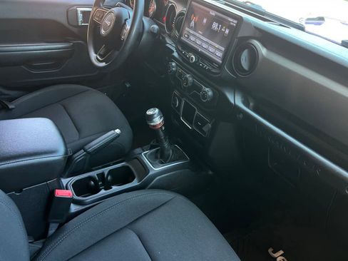 Used 2018 Jeep Wrangler Unlimited Sport AWD/4WD image 17