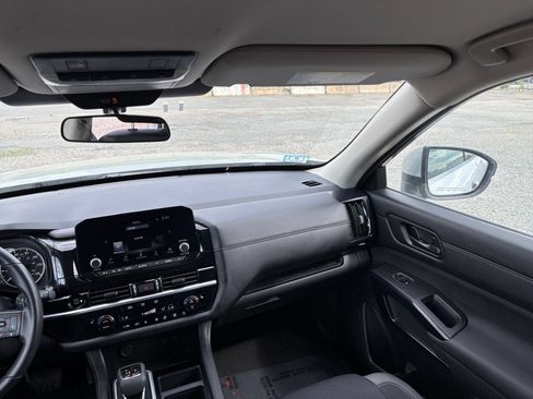 Used 2025 Nissan Pathfinder SV FWD image 34
