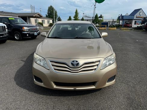 Used 2011 Toyota Camry LE w/ LE Extra-Value Pkg FWD image 8