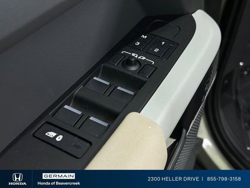 Used 2023 Land Rover Defender 110 SE AWD/4WD image 18