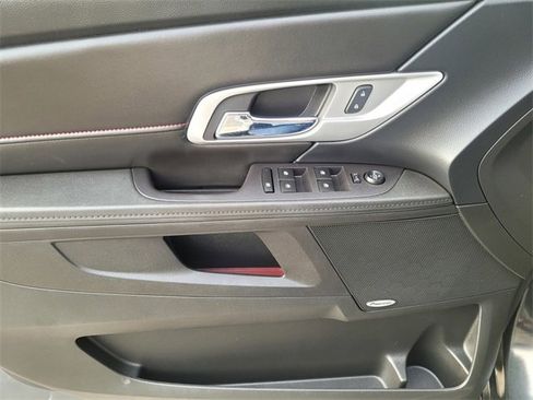 Used 2017 GMC Terrain SLT image 18