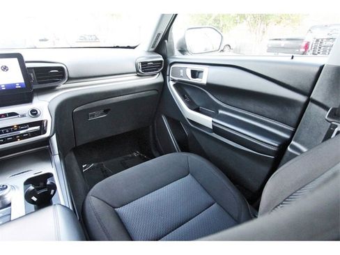 Used 2022 Ford Explorer XLT image 9