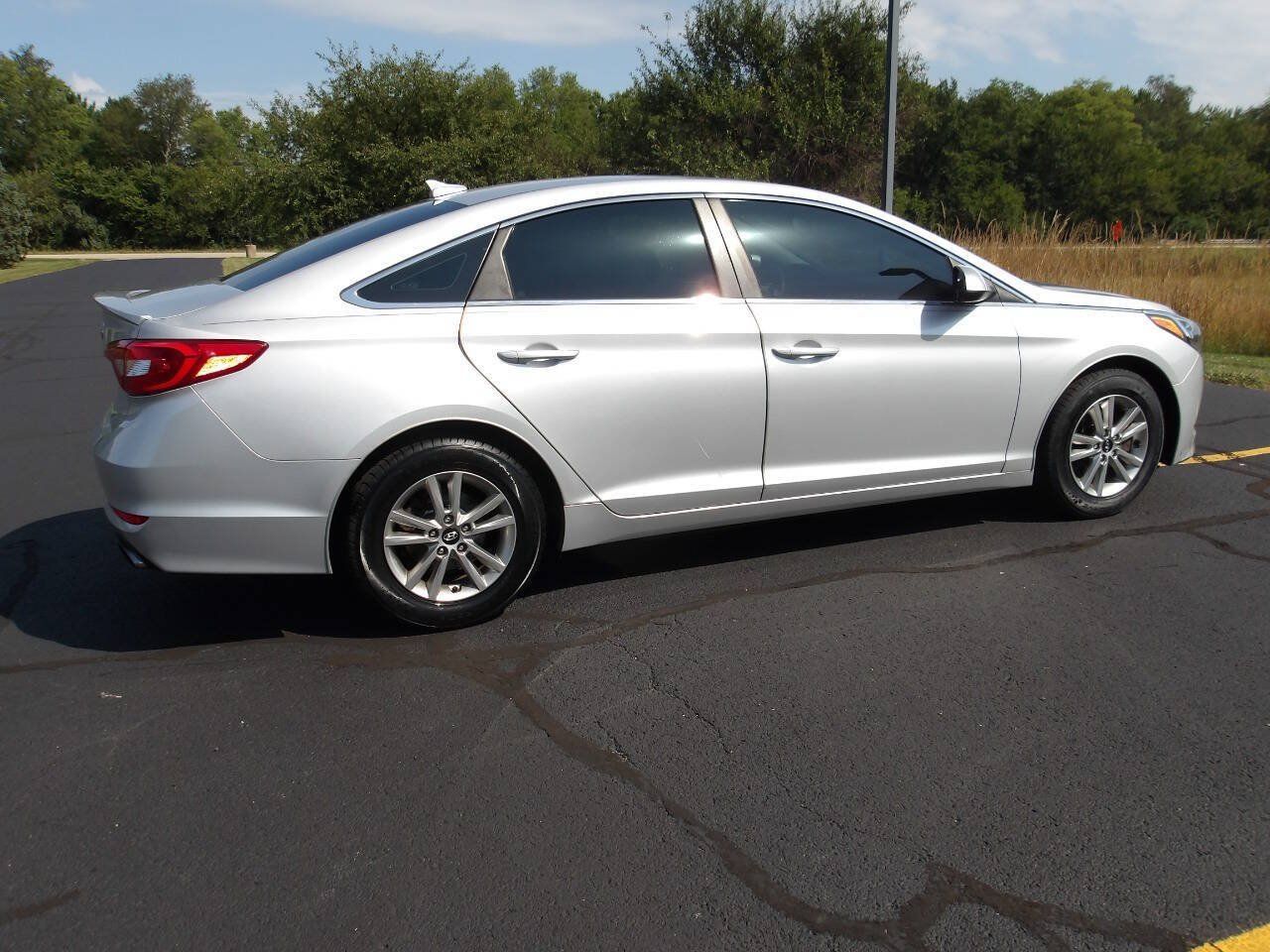 Used 2015 Hyundai Sonata SE w/ Option Group 02 FWD image 12