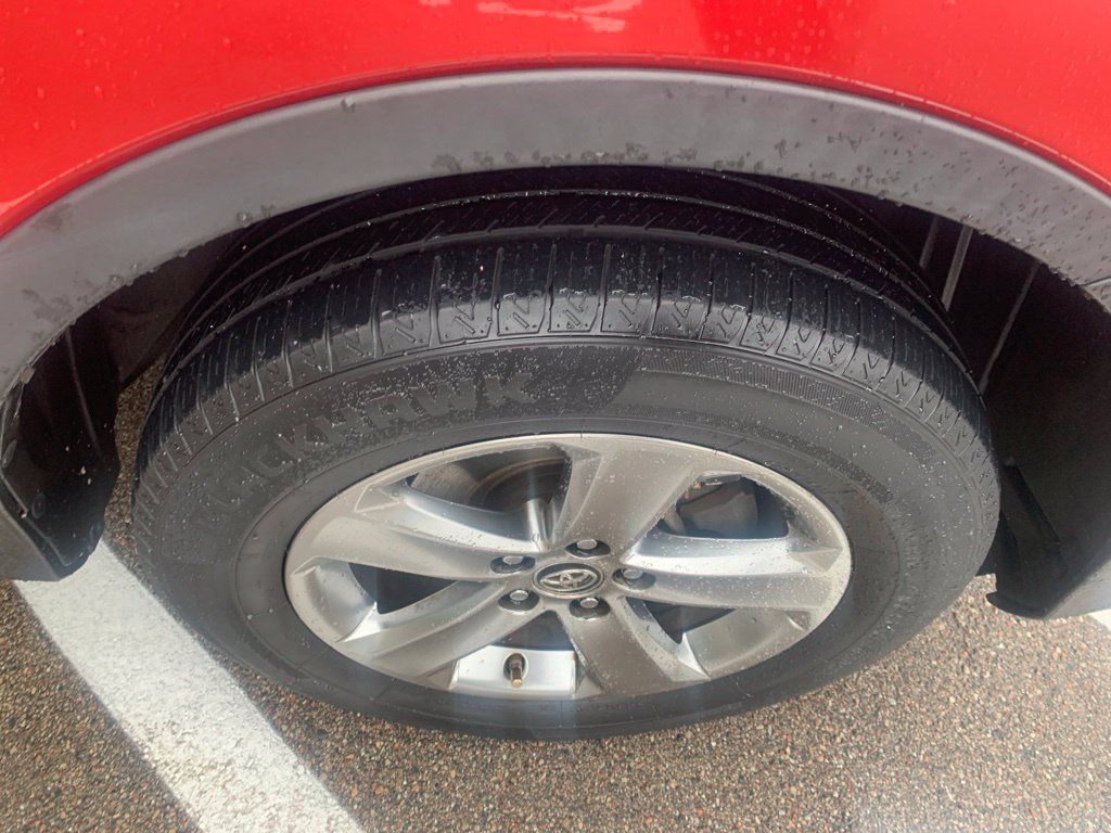 Used 2015 Toyota RAV4 XLE AWD/4WD image 30