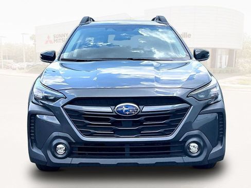 Used 2025 Subaru Outback Premium AWD/4WD image 2