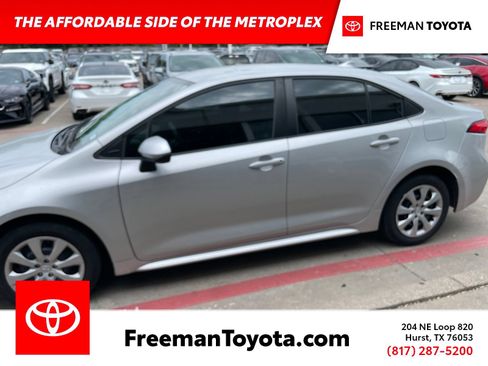 Used 2024 Toyota Corolla LE FWD image 1