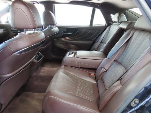 Used 2019 Lexus LS 500 w/ Interior Upgrade Package RWD image 34