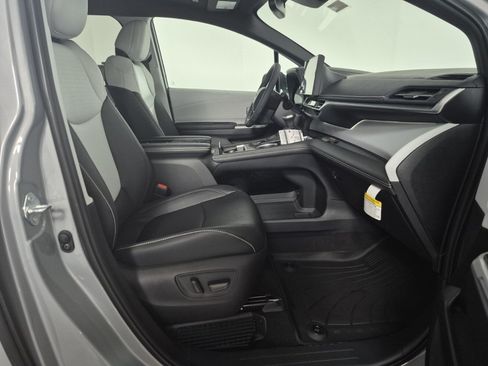 New 2026 Toyota Sienna XSE FWD image 34