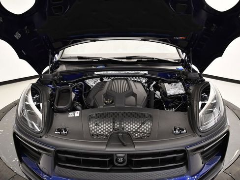 Used 2025 Porsche Macan image 13