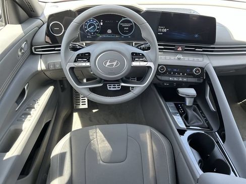 New 2025 Hyundai Elantra SEL FWD image 4