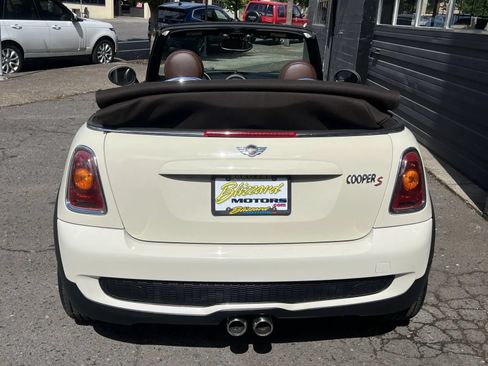 Used 2009 MINI Cooper S w/ Convenience Pkg FWD image 4