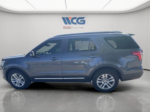 Used 2018 Ford Explorer XLT w/ Equipment Group 202A AWD/4WD image 7