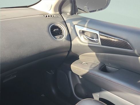 Used 2019 Nissan Pathfinder SL AWD/4WD image 13