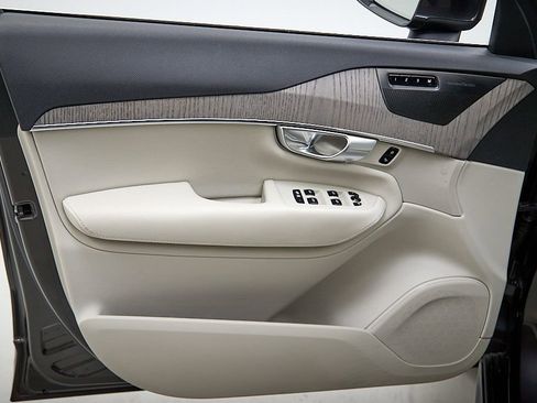 Used 2024 Volvo XC90 B6 Plus w/ Protection Package Premier AWD/4WD image 10