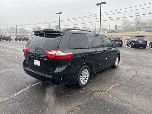 Used 2016 Toyota Sienna XLE w/ XLE Navigation Package image 8