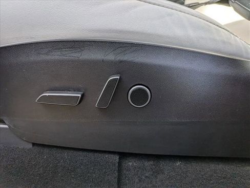 Used 2022 Tesla Model Y Long Range image 16