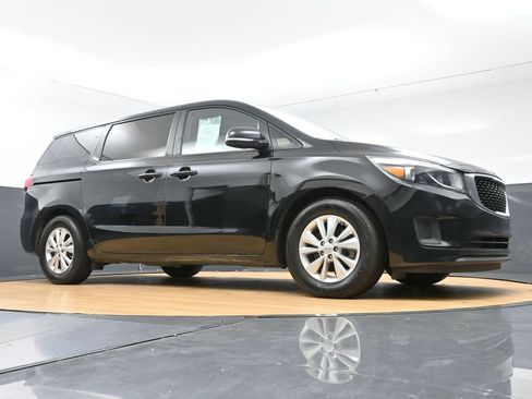 Used 2018 Kia Sedona L FWD image 44