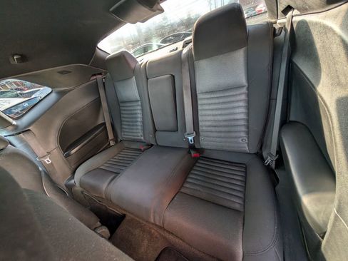 Used 2014 Dodge Challenger SXT image 17