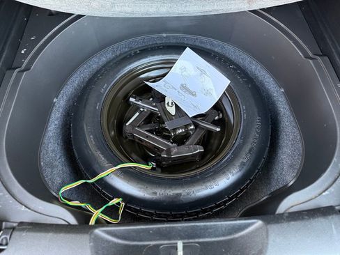 Used 2014 Jeep Cherokee Altitude w/ Cold Weather Group image 18