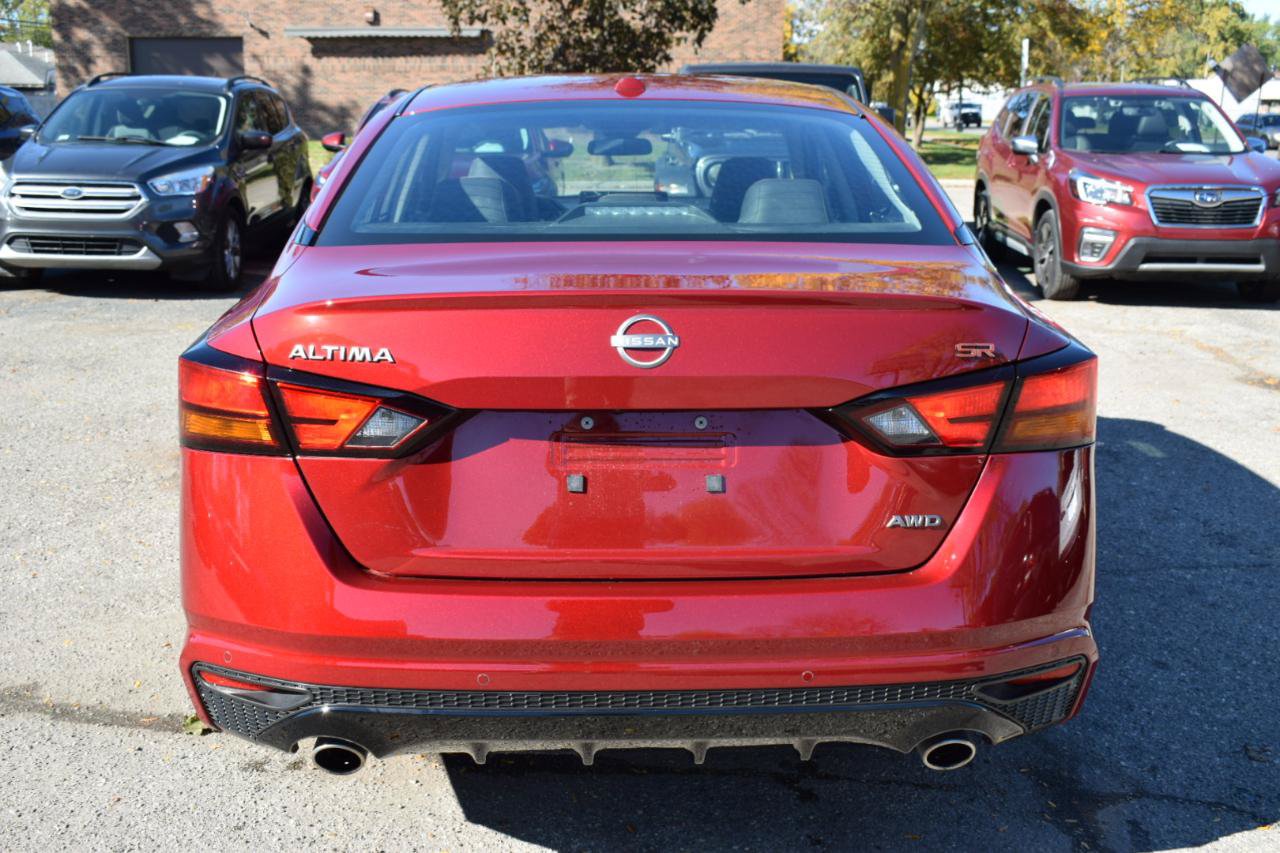 Used 2024 Nissan Altima 2.5 SR w/ SR Premium Package AWD/4WD image 9