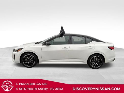 Certified 2025 Nissan Sentra SR w/ SR Premium Package FWD image 13