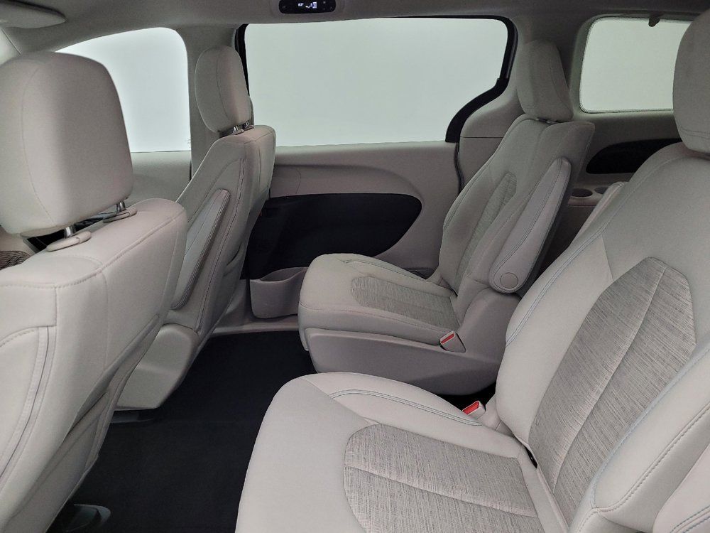 Used 2018 Chrysler Pacifica Touring Plus FWD image 18