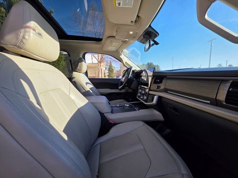 Used 2024 Ford Expedition Limited image 23