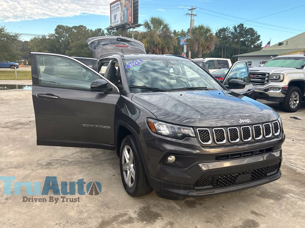 Used 2024 Jeep Compass Latitude AWD/4WD image 10