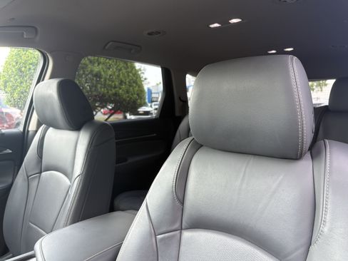 Used 2020 Buick Enclave Essence FWD image 17