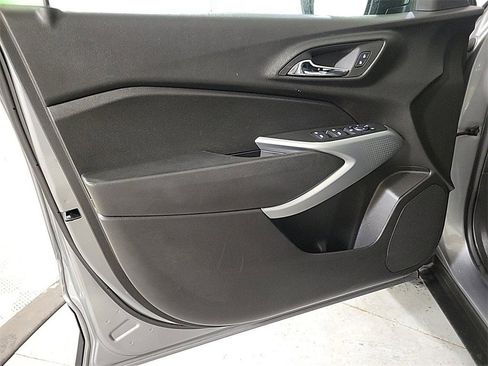 Certified 2024 Chevrolet Trax RS w/ Driver Confidence Package image 11