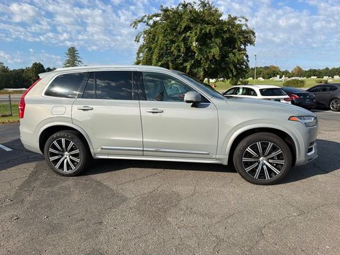 Used 2024 Volvo XC90 B5 Core w/ Protection Package AWD/4WD image 9