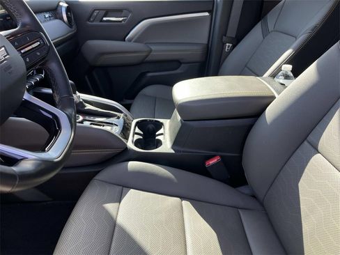 Used 2024 Chevrolet Colorado ZR2 w/ ZR2 Convenience Package III image 22