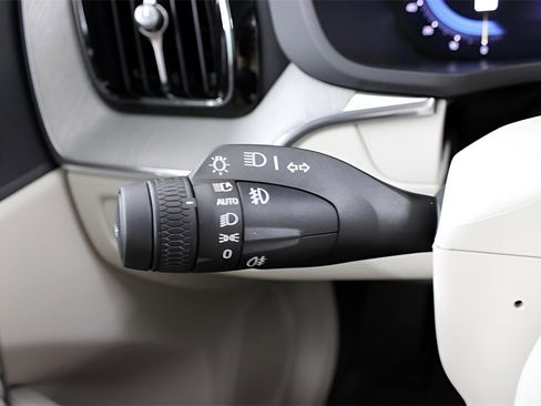 New 2025 Volvo XC60 B5 Plus w/ Protection Package Premier image 28