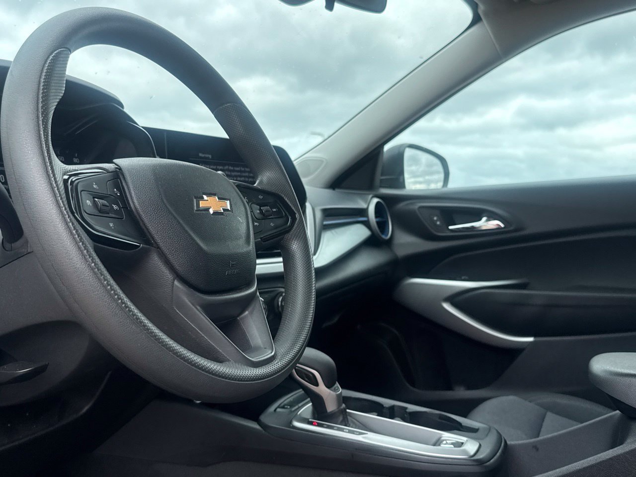 Used 2025 Chevrolet Trax LS FWD image 40