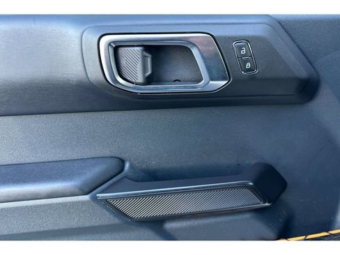 Used 2023 Ford Bronco Badlands image 11