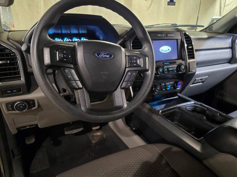 Used 2022 Ford F250 XLT w/ Black Appearance Package AWD/4WD image 4