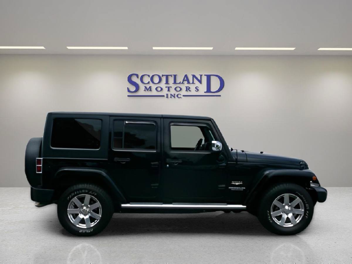 Used 2015 Jeep Wrangler Unlimited Sahara w/ Dual Top Group AWD/4WD image 15