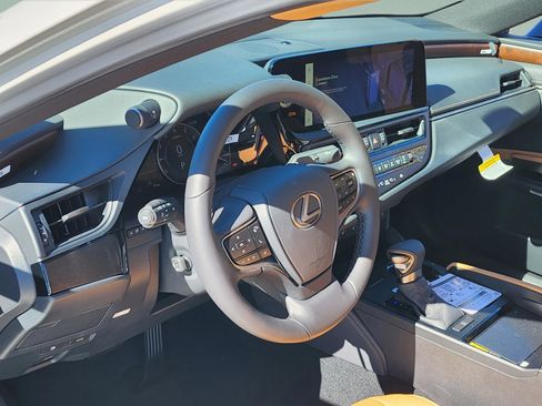 New 2025 Lexus ES 350 w/ Premium Package image 9